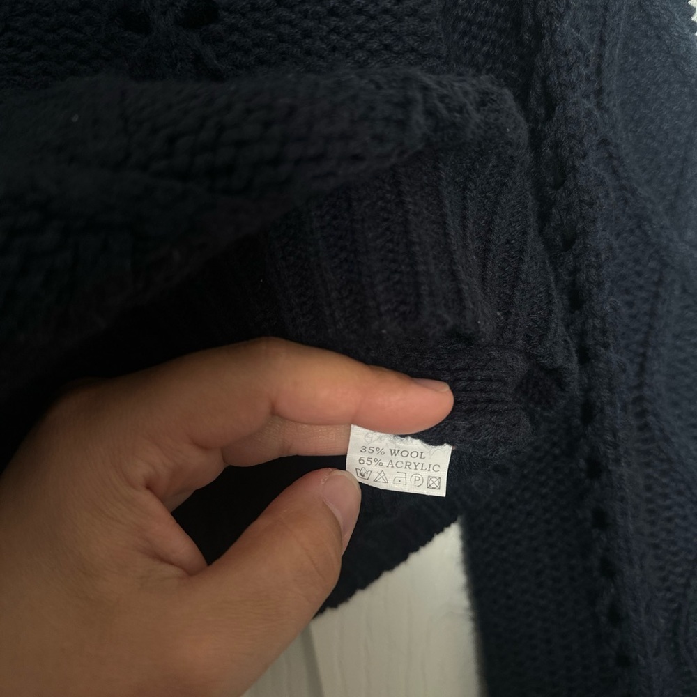 Brandy Melville Crop Sweater ||NWOT - Picture 2 of 5